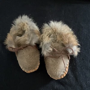 Alaskan Baby's Moccasins Seal & Rabbit - Size 2 - Picture 1 of 4