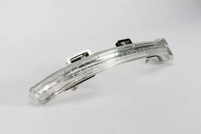 Indicatore Specchietto Ala Destro LED Per Vw Golf Sportsvan 14-20 3 Pin Spina Ripetitore - Immagine 1 di 4