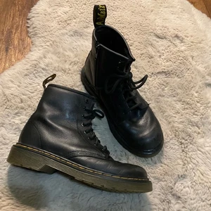 Dr. Martens Botas Negras Niños Talla 2 Botas de Combate Cremallera Lateral Encaje Frontal Documentos - Imagen 1 de 11