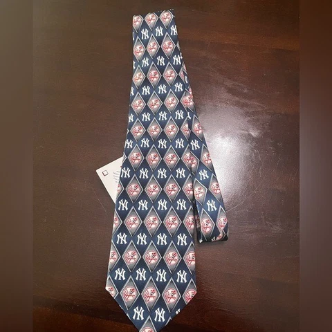NEW YORK YANKEES Silk Necktie by Eagle Neckwear Baseball MLB. NWT Cover