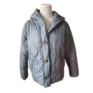 Chaqueta acolchada LILLA P Puffer con capucha botón delantero azul claro mediana precio de venta sugerido por el fabricante 328 USD - Imagen 1 de 5