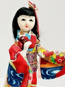 Muñeca japonesa de 8,5" con soporte en caja de música de STK - Imagen 1 de 10