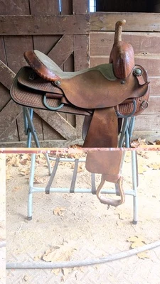 16" Double R Western Saddle - Image 1 of 4