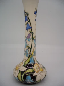 Jarrón Moorcroft Love of Bluebells de Nicola Slaney (firmado) edición limitada - Imagen 1 de 15