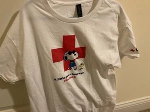 Auténtica camiseta grande 2025 nueva sin etiquetas Snoopy Joe Cool Be Cool Cruz Roja Americana - Imagen 1 de 4