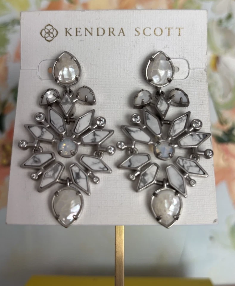Pendientes Kendra Scott Aurilla Tono Oro Blanco Marfil Foto 1 de 4