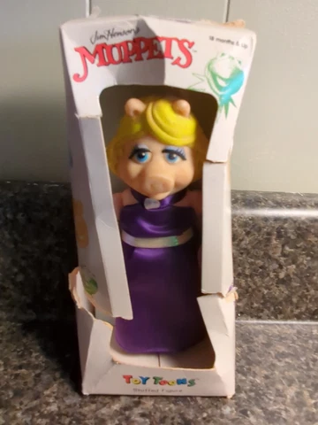 Jim Henson's Muppets " Miss Piggy " Toy Toons Stuffed Figure 1991 Cover