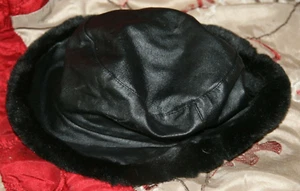 Wilson's Leather Kids Leather Hat Black Faux Fur Trim Satin Lined Small EUC - Picture 1 of 5