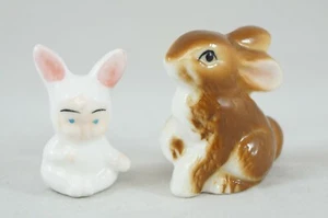 2 Vintage Bug House Porcelain Miniature Bunny Rabbit Animal Figurines - Picture 1 of 6