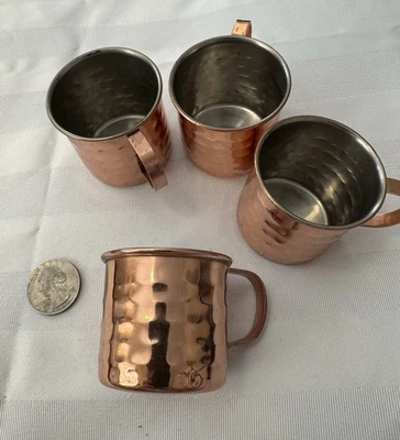 Mini tazas Moscow Mule vasos de chupito 2 OZ Juego de 4 acabados martillados cobre Foto 1 de 4