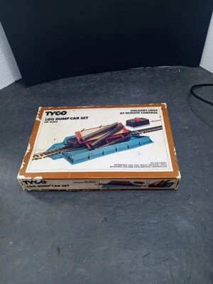 ❤Tyco Train HO Scale Log Dump Car Set, #926, Parts Only Untested See Photos Used - Image 1 of 4