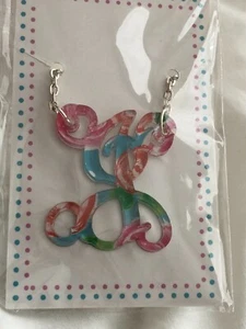 Mary Beth Goodwin Designs Floral Rosey einzelne Initiale J Acryl Anhänger Halskette - Bild 1 von 7