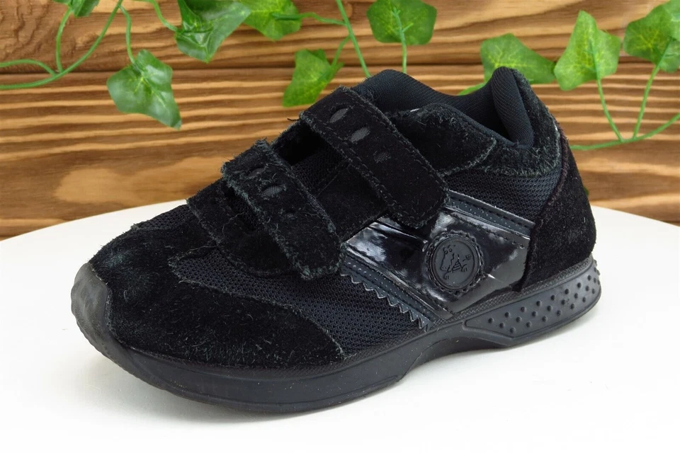 Cuero para correr negro mediano Crocs para niños pequeños 11 Foto 1 de 4