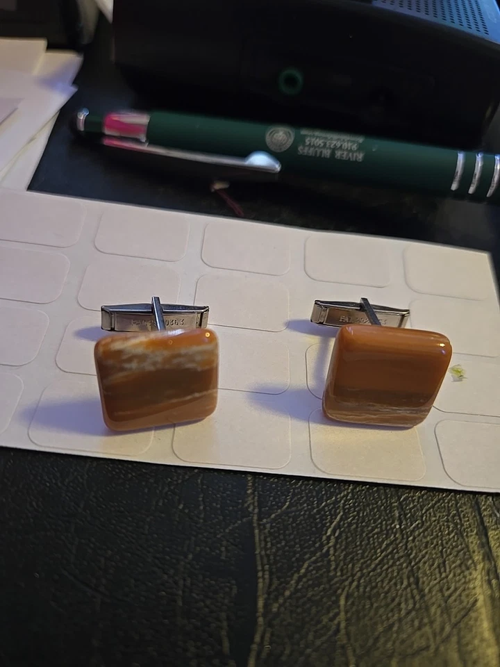 Gemelos raros de más de 50 años de antigüedad tipo piedra rara de más de 50 años de antigüedad Foto 1 de 4