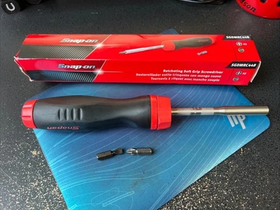 Snap on Ratcheting Screwdriver Red SGDMRC44B SOFT Grip HANDLE NEW BOX 🔥2 Bit - image 1 of 3