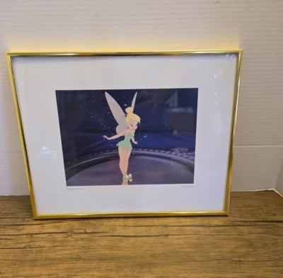 DISNEY TINKERBELL ACICALAMIENTO PIXIE 14 X 17" IMPRESIÓN ENMARCADA - PETER PAN Foto 1 de 3