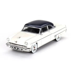 Modellino auto Mini GT 1:64 pressofuso 1954 Lincoln Capri bianco artico / blu atlantico - Foto 1 di 3
