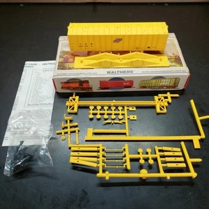 HO 50' Waffle Side Boxcar C&NW Chicago & North Western Kit # 932-4703 - Imagen 1 de 6