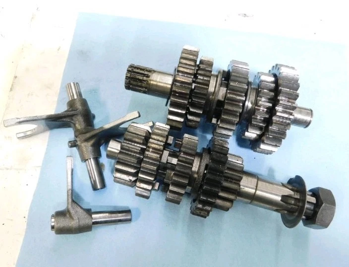 Engranajes de transmisión Rm250 1997 con ejes y horquillas Foto 1 de 1