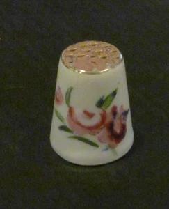 Flor rosa porcelana vintage con tapa dorada enero "Jan." dedal ¡Hermoso! - Imagen 1 de 6