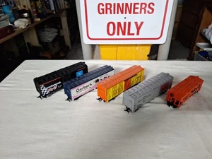 HO Scale Assorted Freight Cars [5] - Picture 1 of 7