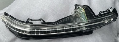 Luz intermitente espejo retrovisor lateral derecho AUDI Q7 SQ7 2017-2023 4M0949102A fabricante de equipos originales Foto 1 de 4