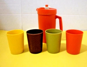 1970S VINTAGE TUPPERWARE TOYS MINI PITCHER & LID 4 TUMBLERS/GLASSES KIDS PLAYSET - Imagen 1 de 2