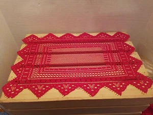 JUEGO DE 4 HERMOSOS POSTELES DE ENCAJE ROJO PERFECTOS PARA LA CENA DE VACACIONES DE NAVIDAD - Imagen 1 de 2