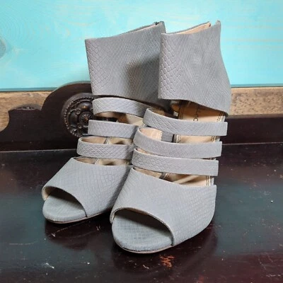 Woman's Wood Heel Splendid Strapy Peep Toe Sandle Leather Upper Size 9M - Image 1 of 4