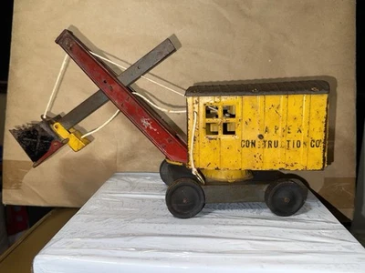 ¿Estructura vintage años 20-30? Excavadora de pala de vapor APEX Construction Co, amarilla Foto 1 de 4
