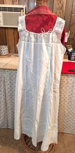 ANTIQUE EDWARDIAN WHITE COTTON NIGHTGOWN DRESS W/ CROCHET & RIBBON NURSING SNAP - Picture 1 of 11
