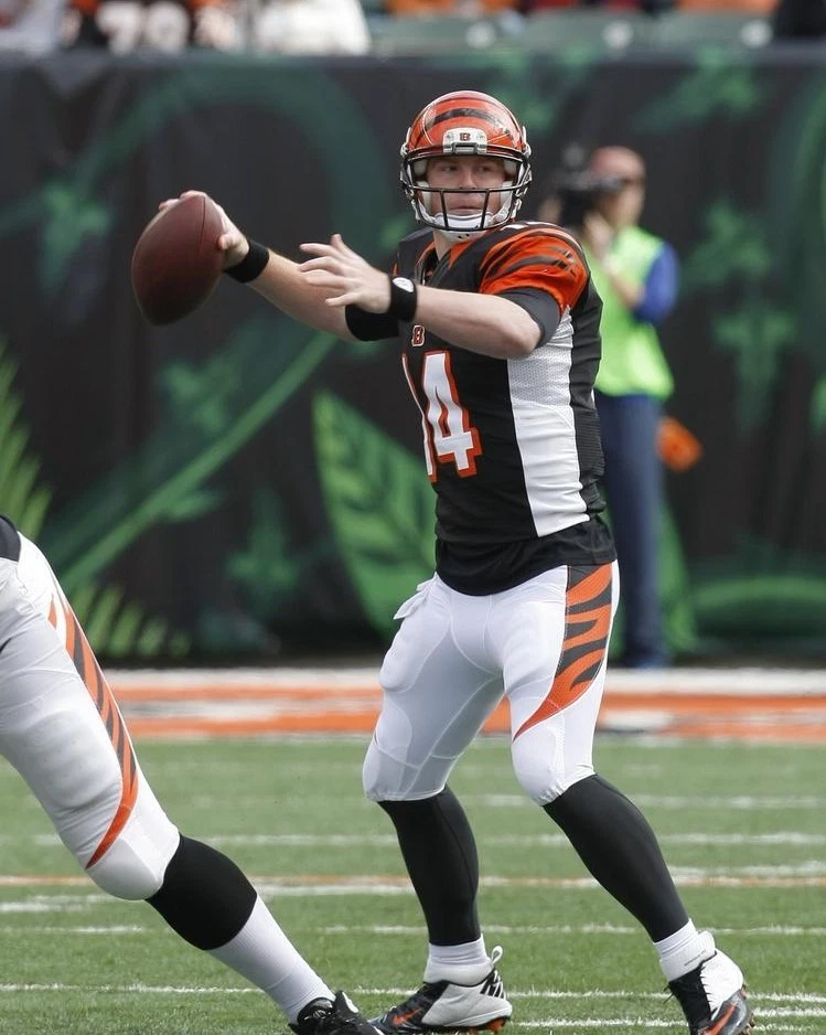 FOTO DE FÚTBOL AMERICANO DE LA NFL DE LOS CINCINNATI BENGALS DE ANDY DALTON 8X10 Foto 1 de 1