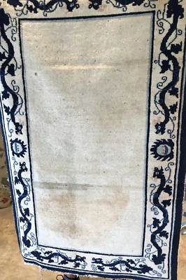 AN  AWESOME ANTIQUE CHINESE RUG - Image 1 of 4