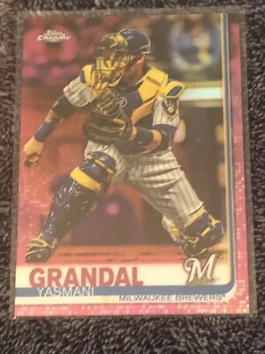 2019 Topps Chrome Update Pink Refractor Yasmani Grandal #17 - Image 1 of 3