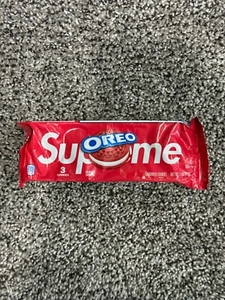 Galletas rojas Oreo Supreme - Paquete de 3 - Selladas / Nunca abiertas, RARAS - Imagen 1 de 3