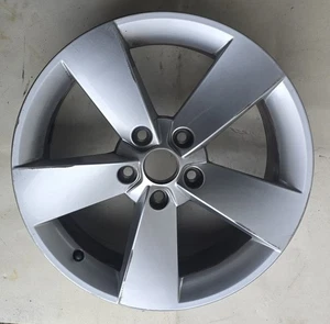 1x Alufelge 17 Zoll 7.0" 5x112 45ET Glanz Silber 57A601025H Skoda Karoq - Bild 1 von 9
