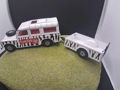 Corgi Land Rover 109WB Game Park  & trailer Set ( Vintage ) Zebra design - Image 1 of 4