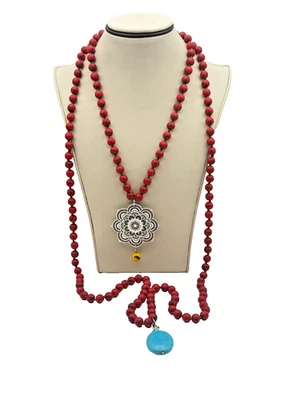 Collar Mala Imitación Howlita Con Cuentas - Colgante Mandala y Acento Turquesa Foto 1 de 4