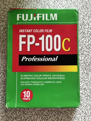 1x Fujifilm FP-100 C Gloss Instant Film Exp 2018 - Image 1 of 2