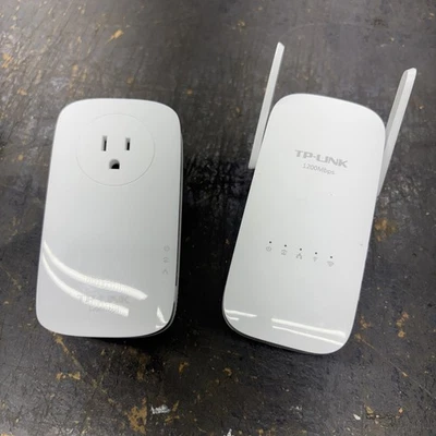 TP-LINK AV1200 Gigabit Powerline Wifi Extender Pair TL-PA8010P & TL-WPA8630 - Image 1 of 3