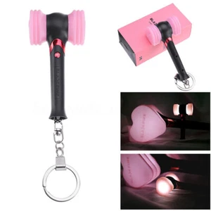 Kpop Negro Rosa Mini Palo de Luz Llavero Martillo Corazón Llavero JISOO JENNIE AEU - Imagen 1 de 11