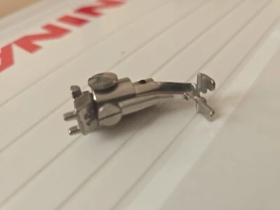 Genuine Bernina Button Sew-On Foot #18 - Old Style - Image 1 of 4