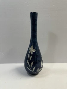 Vintage White/Blue Studio Pottery Stoneware Vase Incised Floral Design Japan - Picture 1 of 4