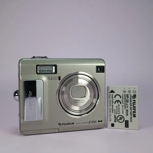 Fujifilm Digital Camera FinePix F450 5.2MP Silver Tested - Picture 1 of 8