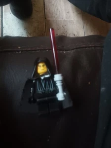 Lego Star Wars: Emperor PalpatineMinifigure -Yellow Head sw0066 with light sabre - Picture 1 of 1