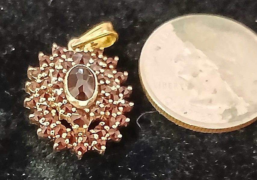 `Vintage Pendant-22k Gold 34+ Rubies wt 4.0g ROUND SHAPED ~22mm  X ~22mm #0232CH - Image 1 of 4