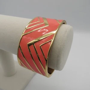 Vince Camuto Statement Hinged Bracelet Pink Enamel Geometric Chunky Bangle 7" - Picture 1 of 11