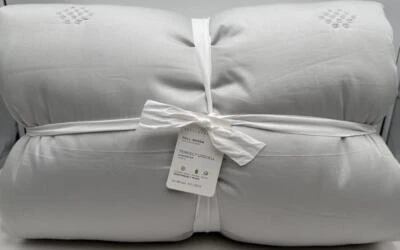 Edredón/colcha Pottery Barn Tencel Tufted Lyocell COMPLETO/QUEEN ~ gris suave Foto 1 de 2