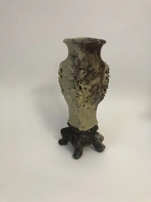 Jarrones chinos vintage tallados con estatua floral Foto 1 de 4