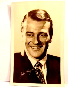 Publicity photo postcard of young John Wayne - Picture 1 of 3